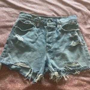 Levi’s shorts size 27